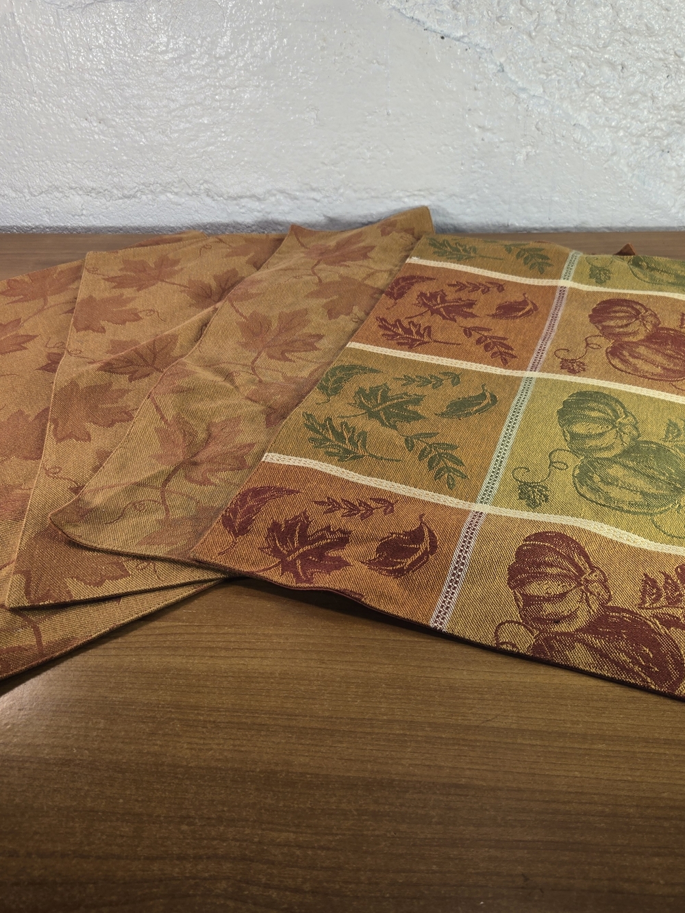 Lot of 4 Fall Placemats 100% Cotton Autumn Pumpkin Leaf Reversible